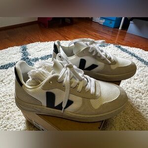 Veja sneakers size 7
